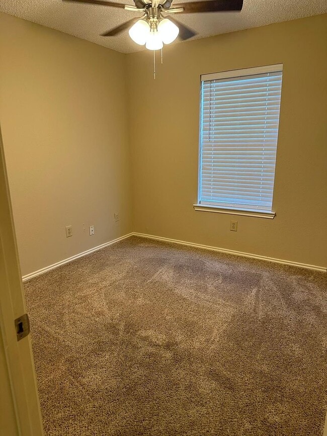 Building Photo - 565 Briarcliff Dr