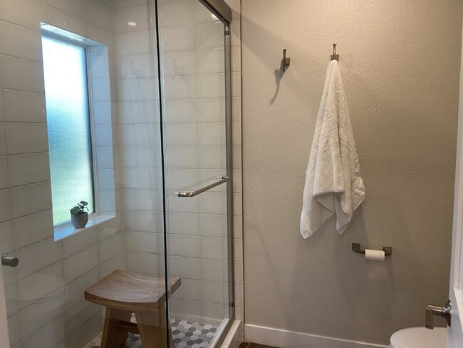 Building Photo - Rare Three Bedroom, Three Bath Biltmore Co...