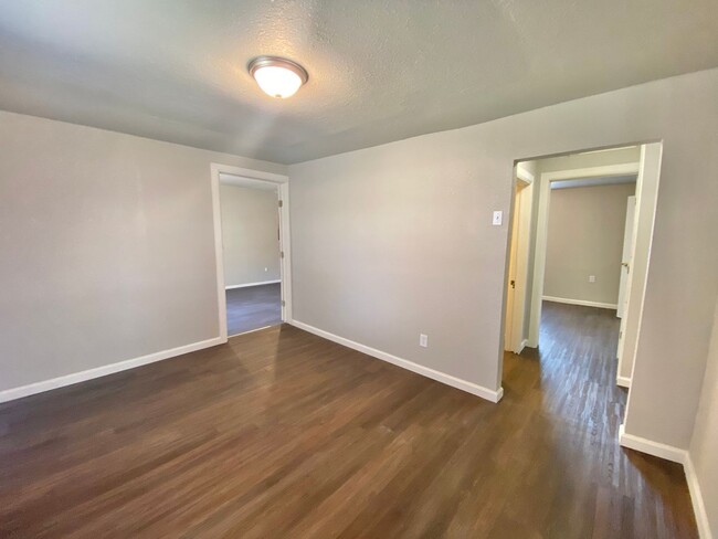 Building Photo - 3 bedroom 1 bath now available in Arnet Be...