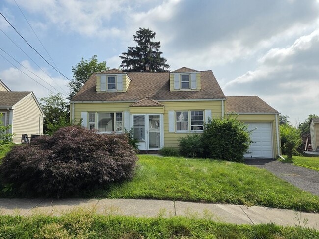 Building Photo - 40 Highview Dr