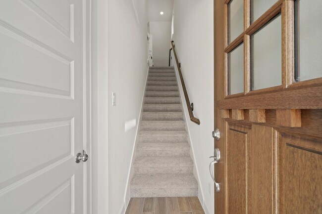 Building Photo - 13305 Moncloa Dr