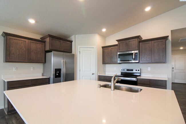 Foto del edificio - 4 Bed/2 Bath Home in West Pasco