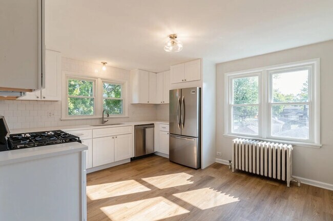 Foto del edificio - 6867 N Ottawa Ave