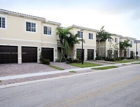 Building Photo - 2615 SW 81st Terrace