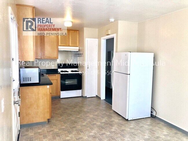 Foto del edificio - 2 Bedroom Apartment with covered car garage
