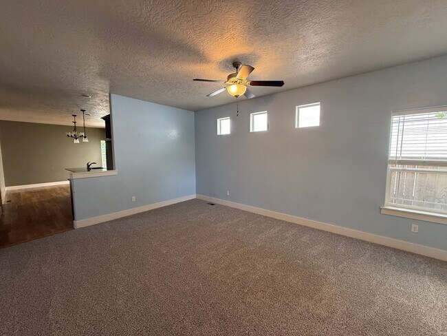 Building Photo - Spacious 3 Bedroom Home with Main-Level Primary Suite in Greenbriar Commons