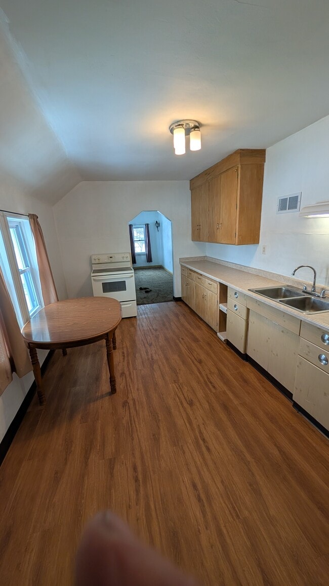 Building Photo - 2402 W Grange Ave