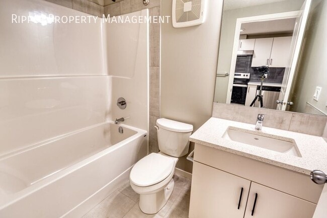 Building Photo - Modern 1 Beds, 1 Baths Basement/Lower | Av...
