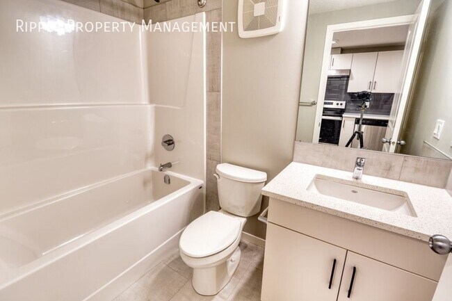 Photo du bâtiment - Modern 1 Beds, 1 Baths Basement/Lower | Av...
