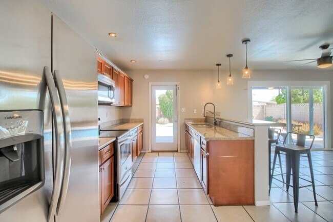 Foto del edificio - 4 Bedroom single family home in Tempe