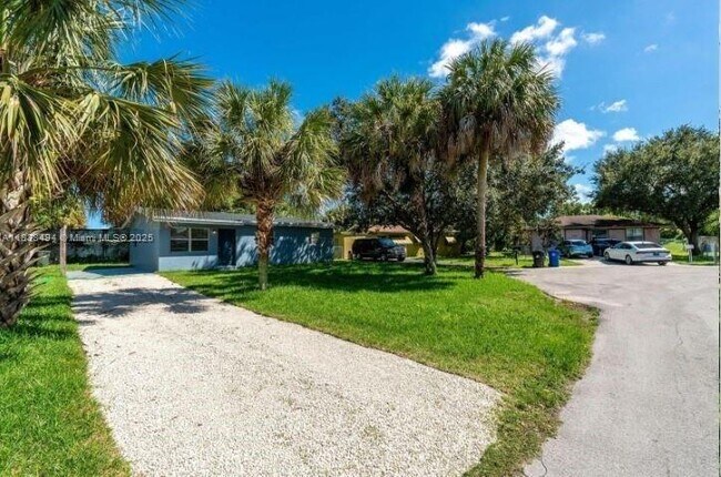 Foto del edificio - 1040 NW 23rd Terrace