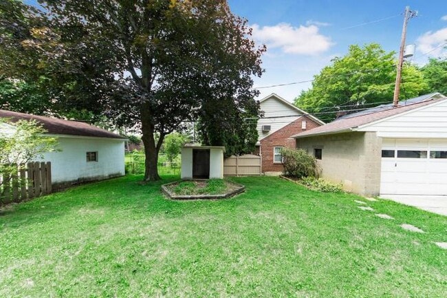 Building Photo - Worthington Schools.  Blocks from downtown.