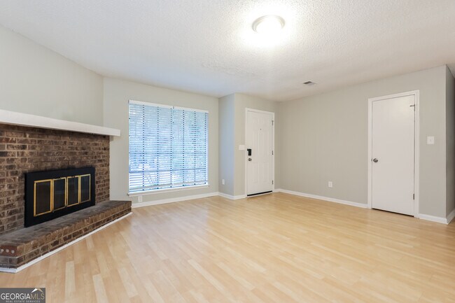Foto del edificio - 661 Overlook Ct