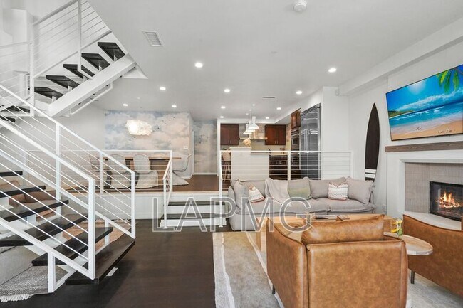 Foto del edificio - 9842 Portola Dr