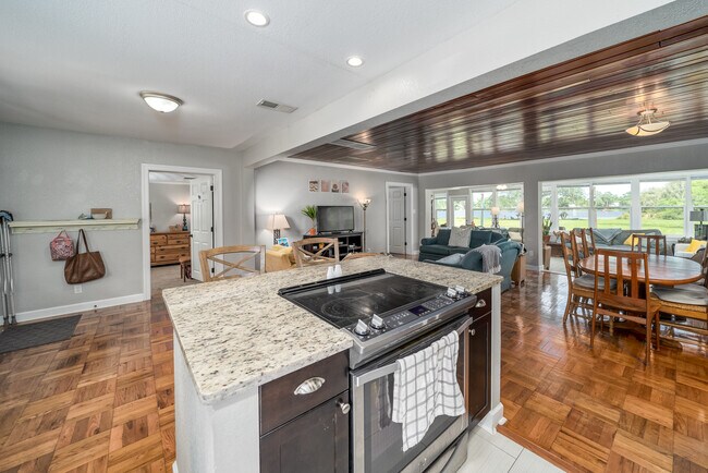 Foto del edificio - 9437 Bear Lake Cir