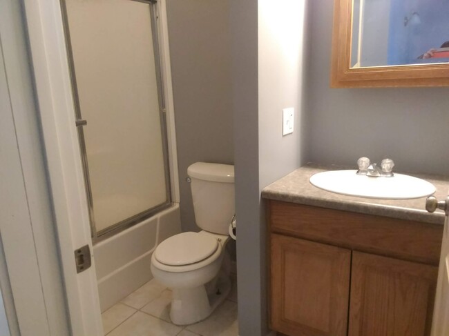 Bathroom - 805 S Main St