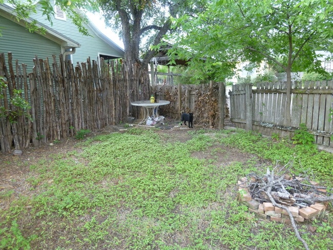 Foto del edificio - 4/3 Home in Clarksville! Incredible location! Available for August Prelease