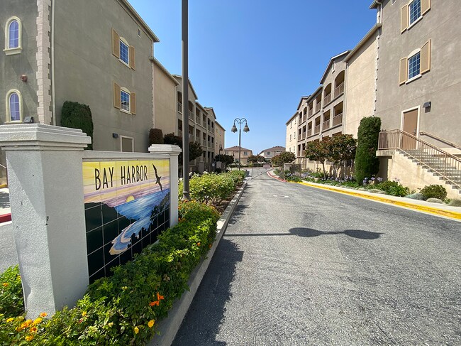 Foto del edificio - 1437 Lomita Blvd