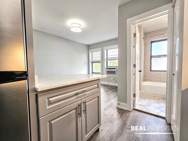 Building Photo - 505 W Belmont Ave