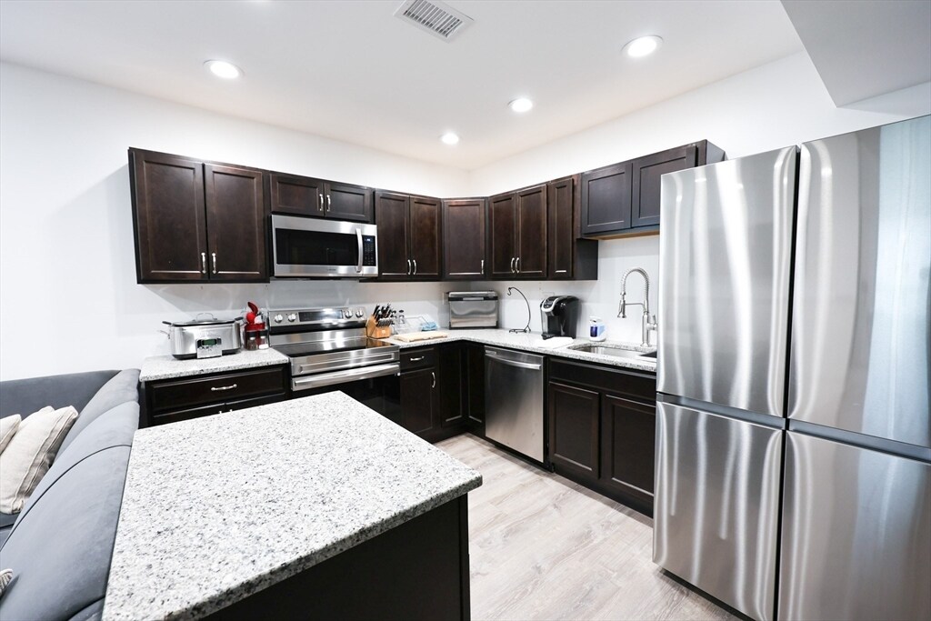 Foto principal - 79 Granite St