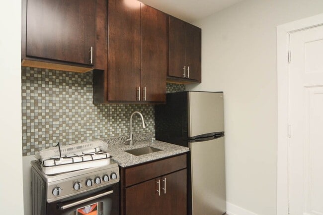 Foto del edificio - 4549 N Damen Ave