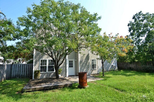 Foto del edificio - 5126 Honeydew Ln