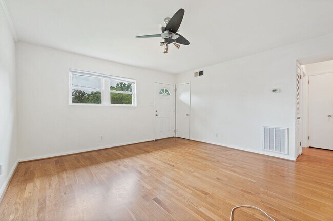 Foto del edificio - Charming Two Bedroom Home