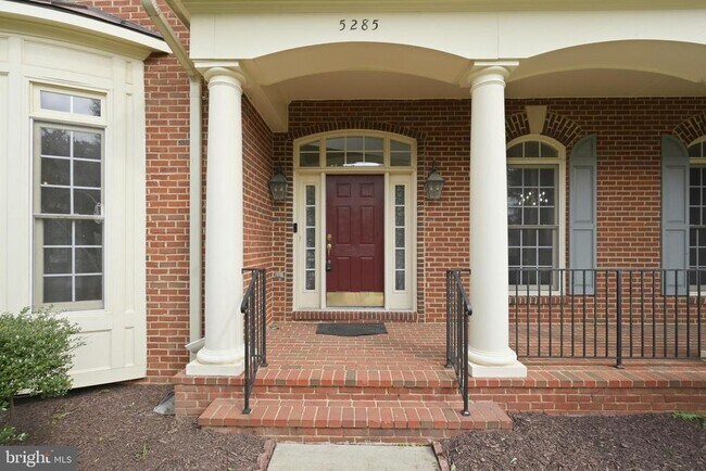 Building Photo - 5285 Meadow Estates Dr