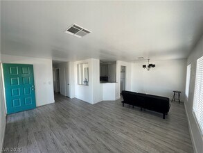 Building Photo - 1521 Linnbaker Ln