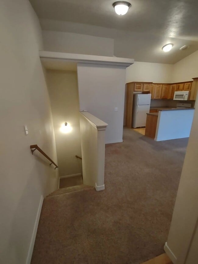 Building Photo - 282 La Valle Strada