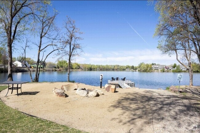 Building Photo - 3311 N Lakeharbor Ln