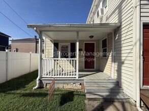 Building Photo - 806 Weedon St