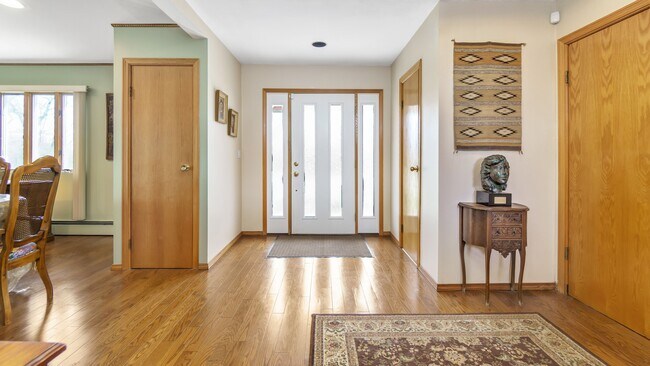 Building Photo - 20 Rockland Dr