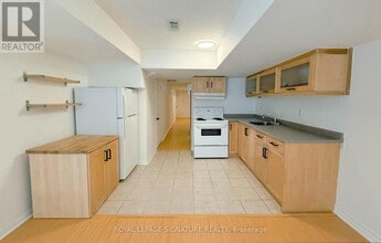 Building Photo - 56 Osler St