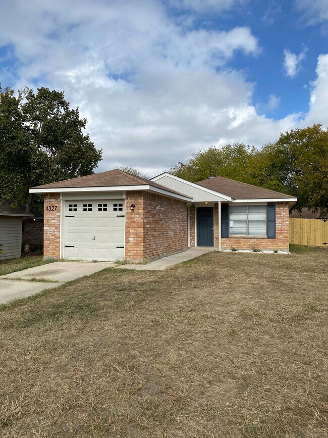 Photo - 4327 Stayman Dr House