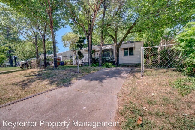 Building Photo - 3 br, 1 bath House - 1242 N Braden Ave