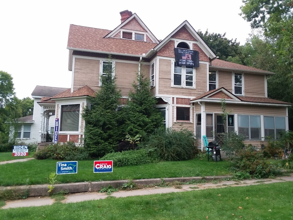 Lavandería compartida, buena ubicación, tranquilo, se admiten perros. - 729 W 3rd St