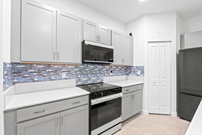 Foto del edificio - 4370 Pond Lily Ln