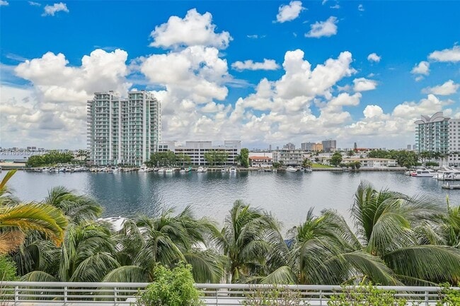 Foto del edificio - 7929 West Dr