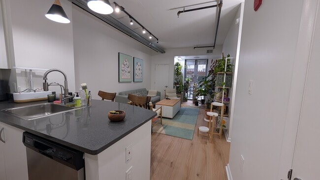 Building Photo - 1300 N St NW