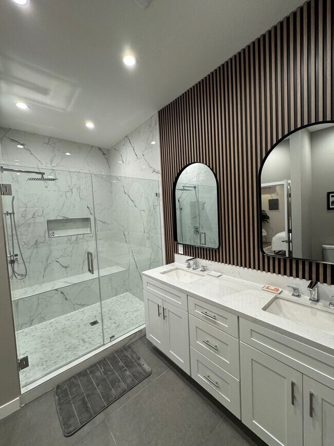 Building Photo - 3 Bedroom Townhome in Los Angeles