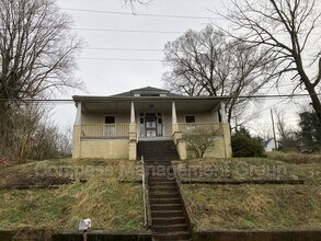 Building Photo - 1204 Valley Dr SW