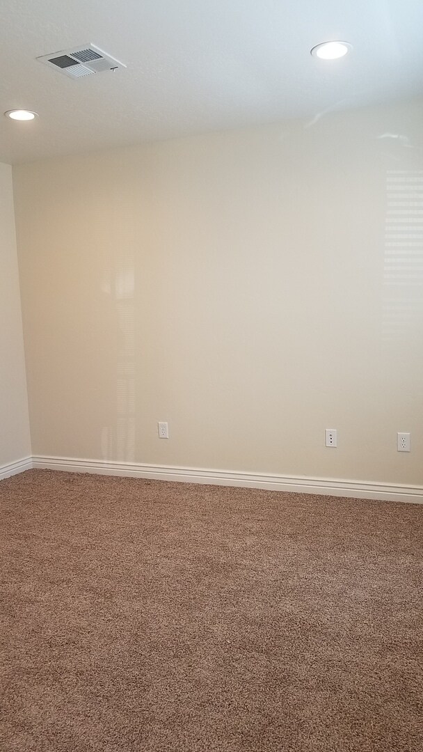 Foto del edificio - Upstairs Apartment of a Single Family Home