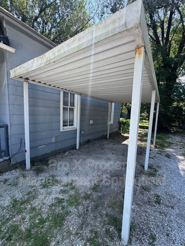Building Photo - 618 W Calhoun St