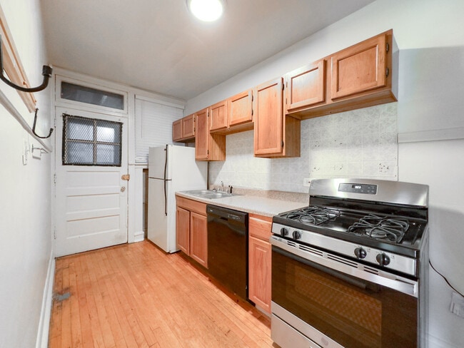 Building Photo - 4222 N Clark St