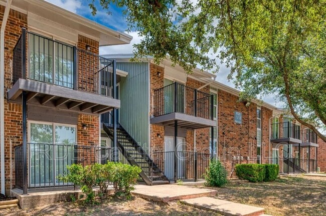 Foto del edificio - 8009 W Elizabeth Ln