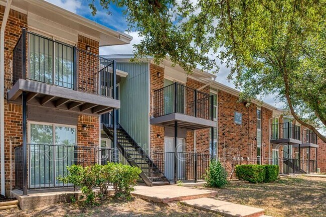 Foto del edificio - 8021 W Elizabeth Ln