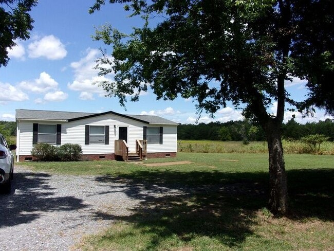 Building Photo - 3 Bedroom 2 Bath Home on over 1 Acre in Ro...