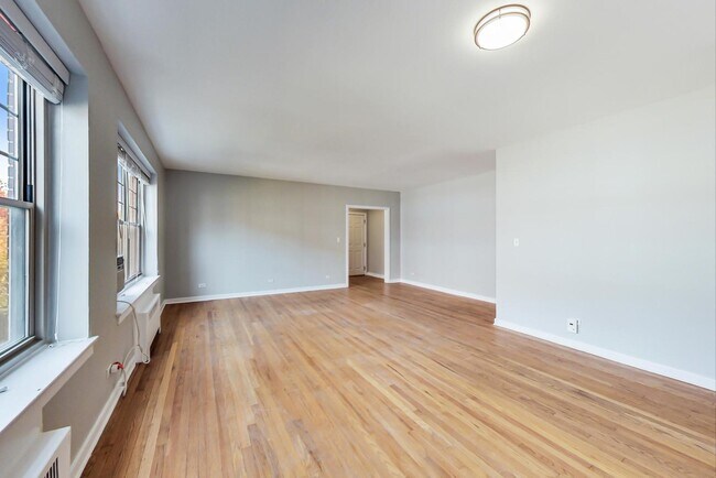 Foto del edificio - 2732 Hampton Pkwy