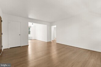 Building Photo - 4818 Chevy Chase Dr